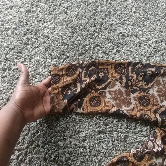 Beautiful button down blouse - Picture 6 of 7